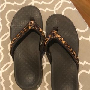 Vionic flip flops